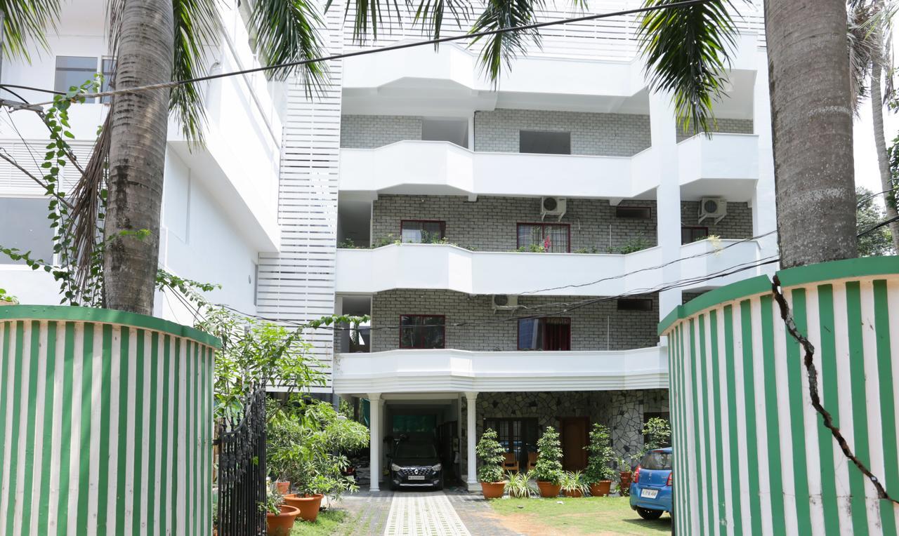 Heaven Gardens Hotel Kochi Luaran gambar