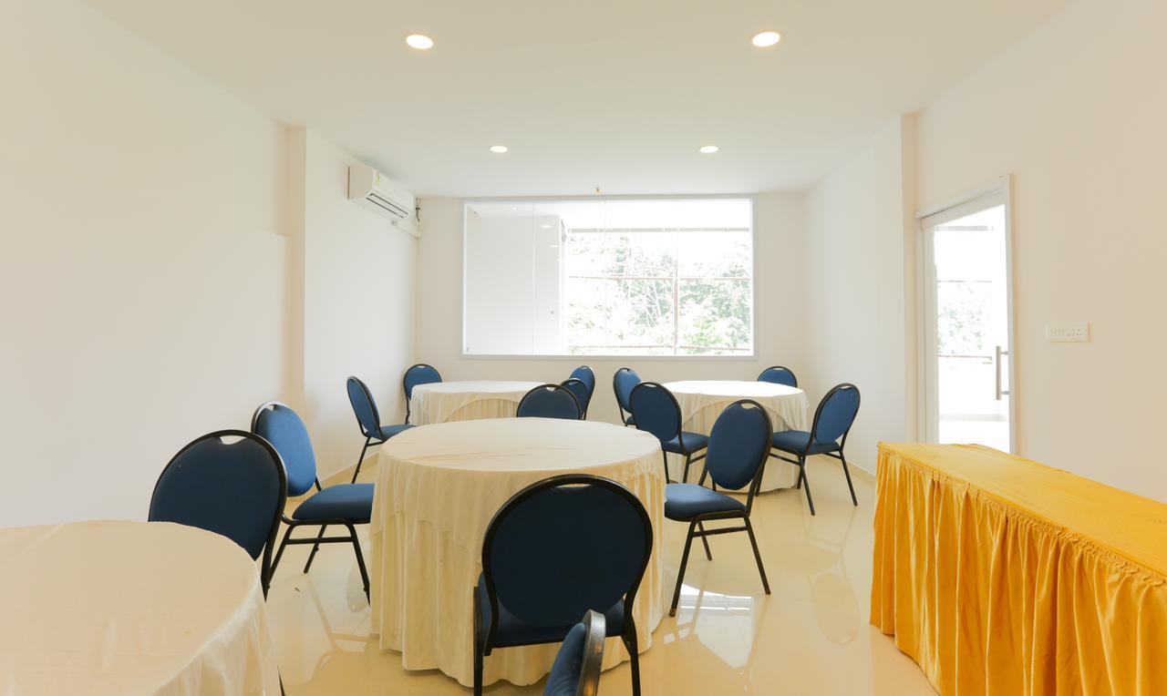 Heaven Gardens Hotel Kochi Luaran gambar