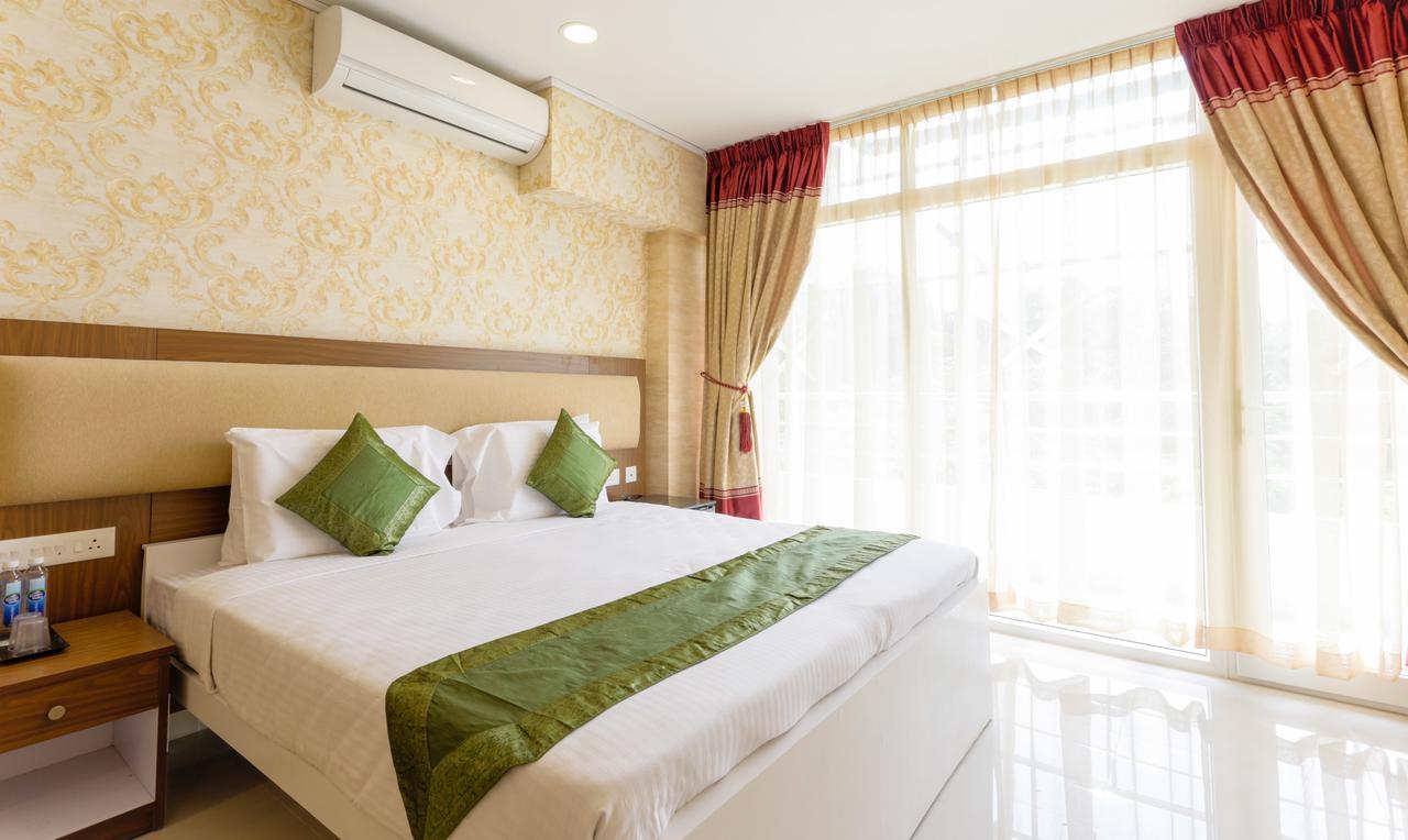 Heaven Gardens Hotel Kochi Luaran gambar