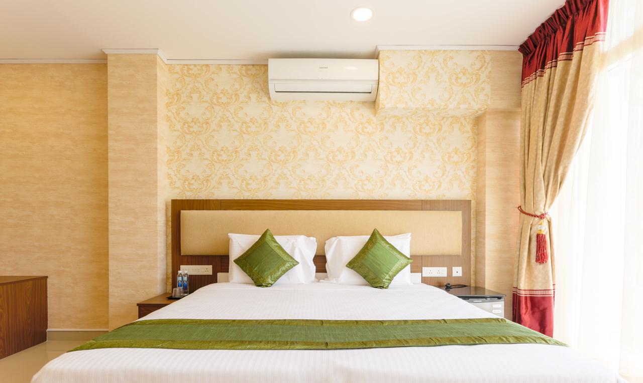 Heaven Gardens Hotel Kochi Luaran gambar