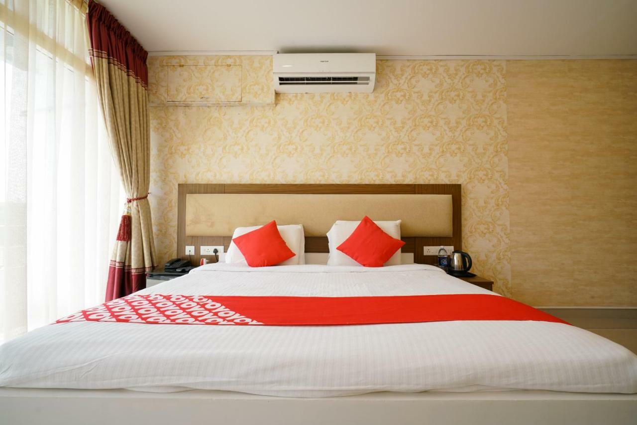 Heaven Gardens Hotel Kochi Luaran gambar